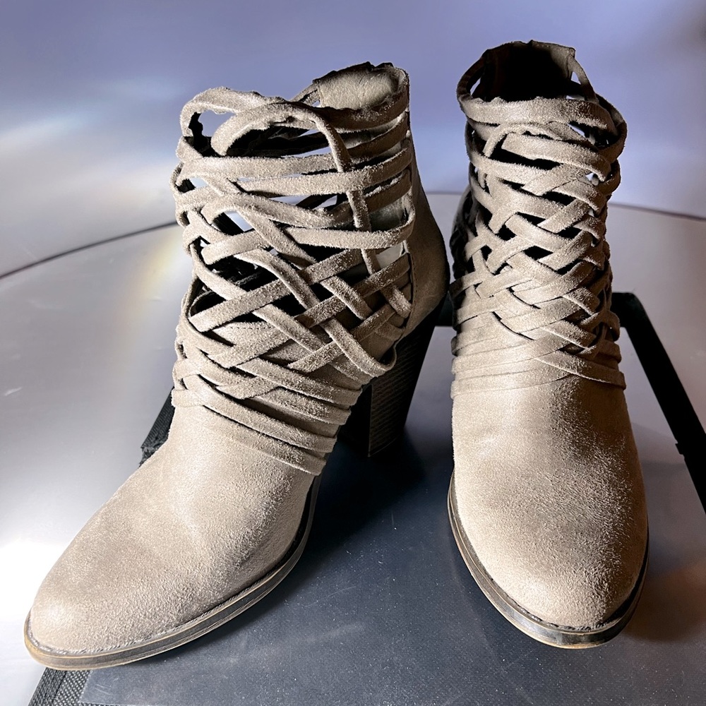 Strappy Weaver Fergilicious Taupe Booties, size 10M